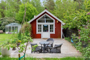 Cozy holiday home at the beautiful Pariserviken in Motala in Motala
